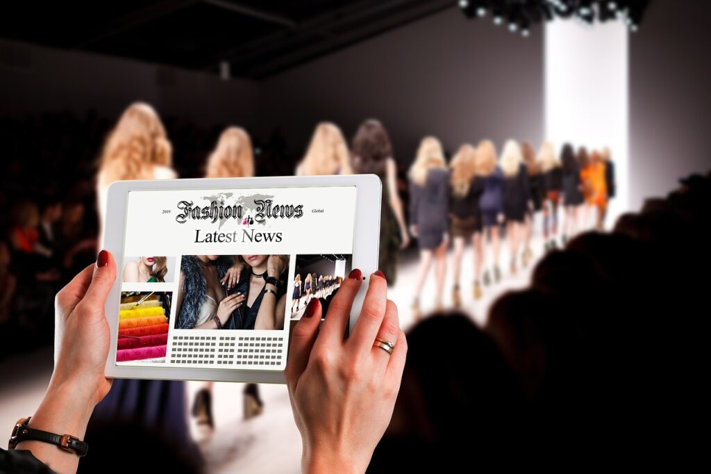 fashion, catwalk, woman-3931912.jpg
