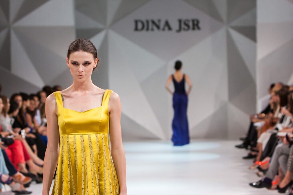 fashion show, fashion, catwalk-1746581.jpg